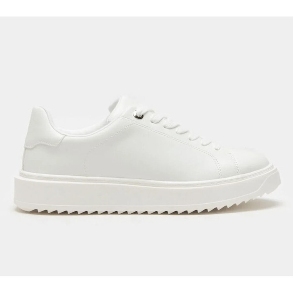Soda Shoes - Women White Lace up Platform Sneakers Cushioned Low Top Soda Retain Size 6